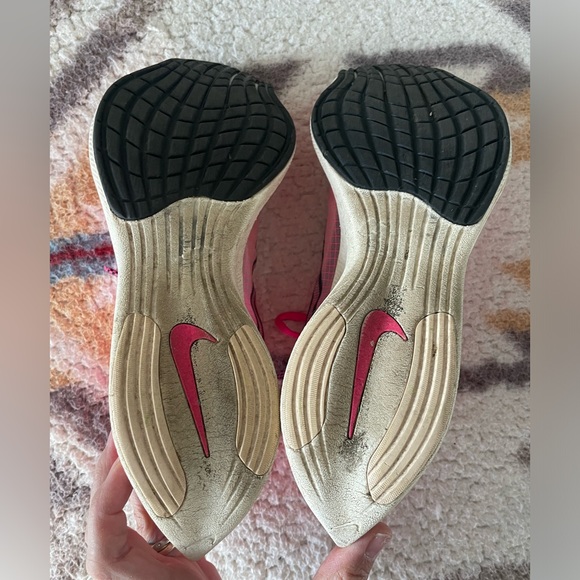 Nike vaporfly 4% zoomX pink GUC size 8 women (6.5 men) - Picture 4 of 5